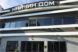 При спешно цезарово сечение, специалистите в МБАЛ „Майчин дом – Варна“ изродиха бебе с тегло- 3200гр. и отстраниха миоматозен възел, с размери  колкото детска главичка, като успяха да запазят матката на пациентката.